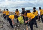 Kapolresta Mataram Pimpin Aksi Bersih Pantai Loang Baloq, Dukung Program ASRI dan Bhayangkara PELITA