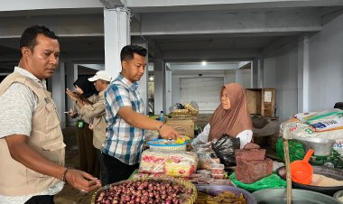 Satgas Pangan Pantau Harga Bapokting di Pasar Kebon Roek, Cabai Rawit Jadi Sorotan